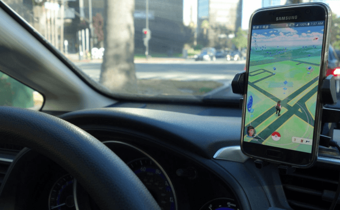 Pokemon Go tries to stop users from playing while driving